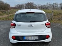 Gebraucht Hyundai i10 67 PS (49 kW) 2018 Weiß Kleinwagen