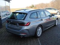 Gebraucht BMW 330e Shadowline 292 PS (214 kW) 2022 Grau Kombi