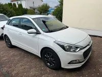 Gebraucht Hyundai i20 Trend 84 PS (61 kW) 2017 Weiß Kleinwagen