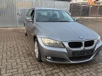 Gebraucht BMW 318 143 PS (105 kW) 2010 Grau Kombi