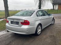 Gebraucht BMW 325 197 PS (144 kW) 2006 Silber Limousine
