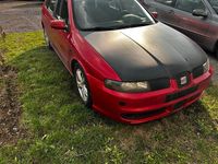 Second-hand Seat Leon 180 CP (132 kW) 2000 Roșu Hatchback