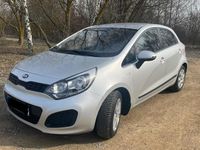 Gebraucht Kia Rio 86 PS (63 kW) 2014 Silber Kleinwagen