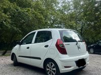 Gebraucht Hyundai i10 69 PS (50 kW) 2011 Weiß Kleinwagen
