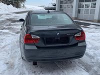 Gebraucht BMW 320 163 PS (119 kW) 2007 Grau Limousine