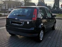 Gebraucht Ford Fiesta Basis 60 PS (44 kW) 2004 Blau Kleinwagen