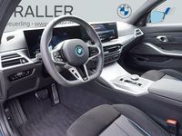 Gebraucht BMW 330e Performance 292 PS (214 kW) 2025 Arctic race blue Kombi