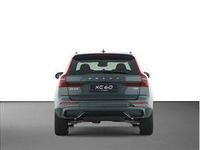 Neu Volvo XC60 Plus 455 PS (334 kW) 2026 Grün (forest lake/ metallic) SUV