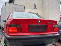 Gebraucht BMW 318 90 PS (66 kW) 1995 Rot Limousine