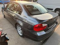 Gebraucht BMW 320 163 PS (119 kW) 2006 Grau Limousine