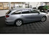 Gebraucht Kia Ceed 160 PS (117 kW) 2023 Lunar silver m (metallic) Kleinwagen