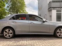 Usado Mercedes E220 170 CV (125 kW) 2009 Gris Berlina
