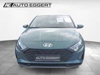 Gebraucht Hyundai i20 Select 79 PS (58 kW) 2025 Mangrove green / mic Limousine