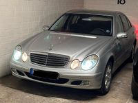 Gebraucht Mercedes E220 150 PS (110 kW) 2002 Silber Limousine