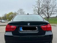 Gebraucht BMW 318 143 PS (105 kW) 2010 Schwarz Limousine