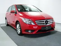 Gebraucht Mercedes B180 122 PS (89 kW) 2013 Rot Van / Kleinbus