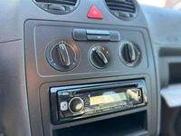 Second-hand VW Caddy 109 CP (80 kW) 2008 Alb Monovolum