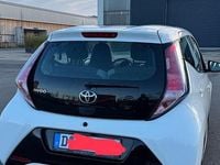 Gebraucht Toyota Aygo X-play 69 PS (50 kW) 2017 Weiß Kleinwagen
