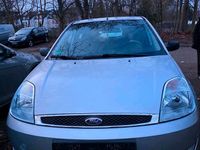 Gebraucht Ford Fiesta 80 PS (58 kW) 2003 Silber Kleinwagen