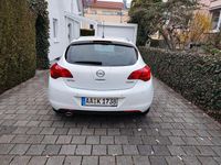 Gebraucht Opel Astra Design Edition 140 PS (102 kW) 2011 Weiß Limousine