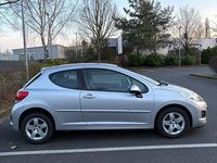 Gebraucht Peugeot 207 73 PS (53 kW) 2011 Silber Limousine