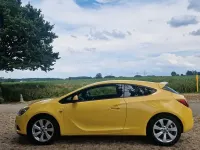 Gebraucht Opel Astra GTC Edition 101 PS (74 kW) 2012 Gelb Limousine