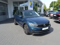 Gebraucht VW Tiguan Life 150 PS (110 kW) 2022 Blau SUV