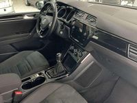 Gebraucht VW Touran Highline 150 PS (110 kW) 2019 Atlantik blue metallic Van / Kleinbus