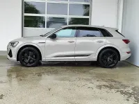 Second-hand Audi e-tron Ambiente 369 kW (503 CP) 2022 Bej SUV