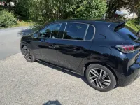 Gebraucht Peugeot 208 Allure 101 PS (74 kW) 2023 Schwarz Kleinwagen