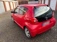 Gebraucht Toyota Aygo 68 PS (50 kW) 2005 Rot Kleinwagen