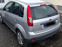 Gebraucht Ford Fiesta 80 PS (58 kW) 2009 Silber Kleinwagen