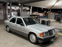 Gebraucht Mercedes 190 72 PS (52 kW) 1989 Silber Limousine