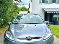 Gebraucht Ford Fiesta Titanium 82 PS (60 kW) 2012 Blau Kleinwagen