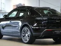 Gebraucht Porsche Macan 4 Electric 300 kW (408 PS) 2026 Tiefschwarz SUV