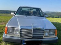 Second-hand Mercedes E230 131 CP (96 kW) 1991 Argintiu Berlinǎ