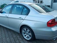 Second-hand BMW 320 177 CP (130 kW) 2007 Argintiu Berlinǎ