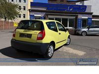 Gebraucht Citroën C2 Advance 60 PS (44 kW) 2007 Lack gelb ra/deckende lackieru Kleinwagen