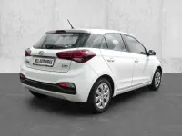 Gebraucht Hyundai i20 Select 75 PS (55 kW) 2019 Polar white / sol Kleinwagen