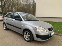 Gebraucht Kia Rio 97 PS (71 kW) 2009 Silber Kleinwagen