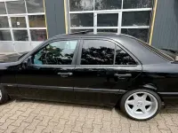 Gebraucht Mercedes C180 Classic 122 PS (89 kW) 1994 Schwarz Limousine