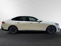 Gebraucht BMW 520 M Sport 197 PS (144 kW) 2025 Mineralweiss Limousine