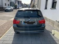 Gebraucht BMW 325 218 PS (160 kW) 2010 Grün Kombi
