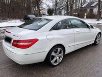 Gebraucht Mercedes E220 170 PS (125 kW) 2012 Weiß Coupé