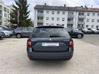 gebraucht Skoda Octavia Combi 2.0 TDI DSG Ambition NAVI+1HAND+APPLECARPLAY