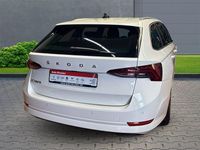 Gebraucht Skoda Octavia First Edition 116 PS (85 kW) 2021 Weiss Kombi