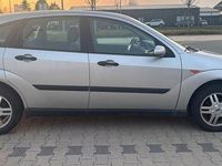 Gebraucht Ford Focus Ambiente 75 PS (55 kW) 2001 Silber Limousine