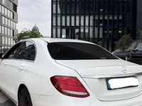 Gebraucht Mercedes E220 194 PS (142 kW) 2017 Weiß Limousine