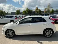 Gebraucht Kia Rio Spirit 199 PS (146 kW) 2022 Schneeweiß SUV