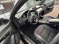 Gebraucht Mercedes CLA180 Shooting Brake 122 PS (89 kW) 2015 Schwarz Kombi